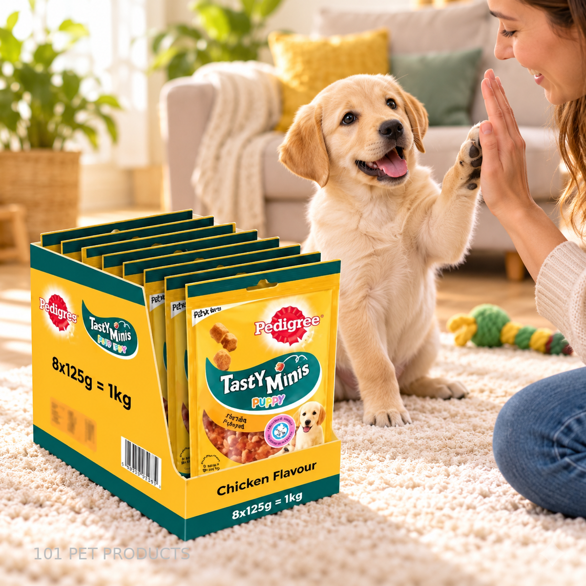 Pedigree Tasty Minis Chicken Puppy Treats – Box of 8 × 125 g lifestyle image