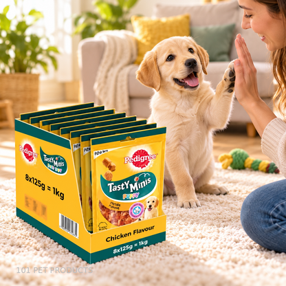 Pedigree Tasty Minis Chicken Puppy Treats – Box of 8 × 125 g lifestyle image