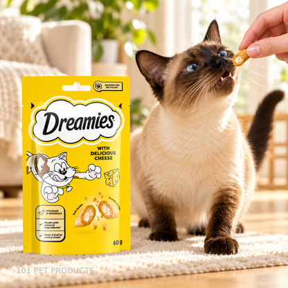 Dreamies Cheese Cat Treats – 60 g lifestyle image